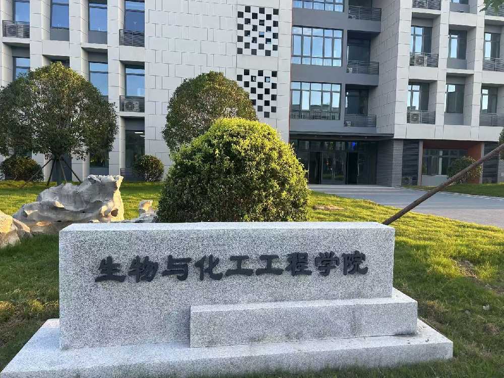 安吉县扬州职业大学体育场高杆灯项目